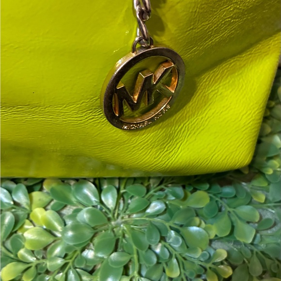 Micheal Kors Lime Green Tote Bag - Picture 3 of 13